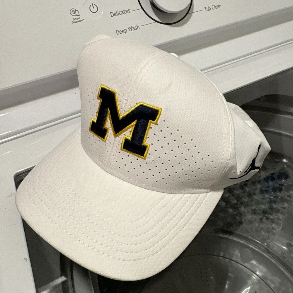 Michigan Wolverines Jordan Dri-Fit Hat Men's L/XL White Performance Cap
